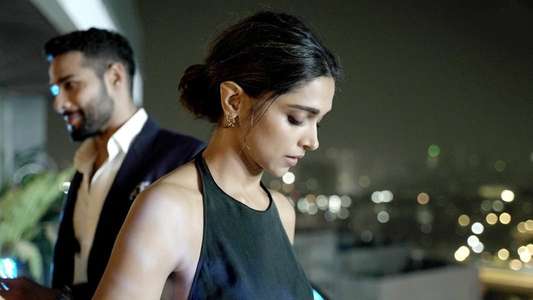 Gehraiyaan - Backdrop