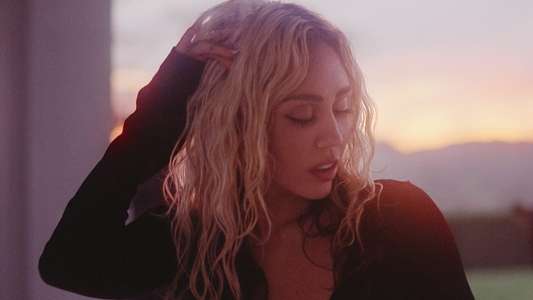 Miley Cyrus – Endless Summer Vacation (Backyard Sessions) - Backdrops