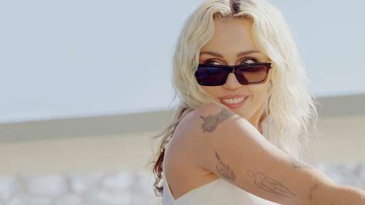Miley Cyrus – Endless Summer Vacation (Backyard Sessions) - Backdrops
