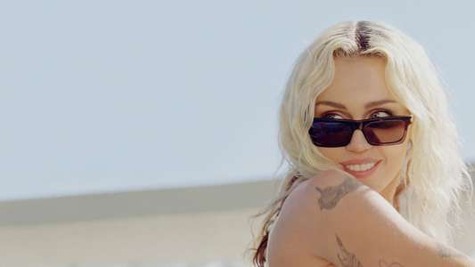 Miley Cyrus – Endless Summer Vacation (Backyard Sessions) - Backdrops