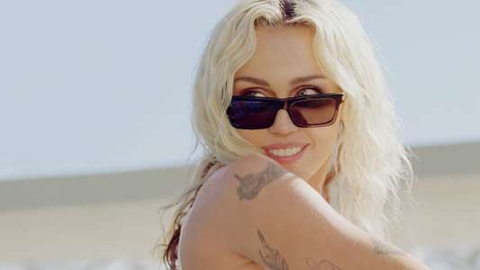 Miley Cyrus – Endless Summer Vacation (Backyard Sessions) - Backdrops