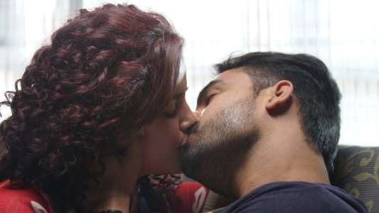 Abhiyum Anuvum - Backdrop