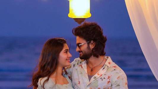 Aa Ammayi Gurinchi Meeku Cheppali - Backdrop