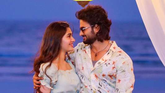 Aa Ammayi Gurinchi Meeku Cheppali - Backdrop