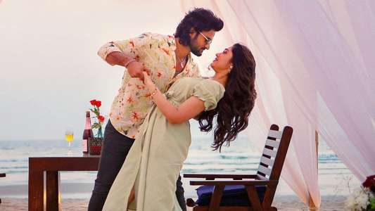 Aa Ammayi Gurinchi Meeku Cheppali - Backdrop