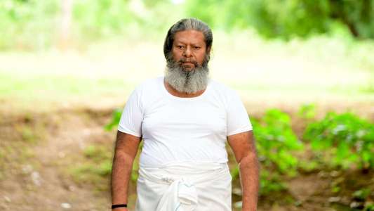Pattathu Arasan - Backdrop