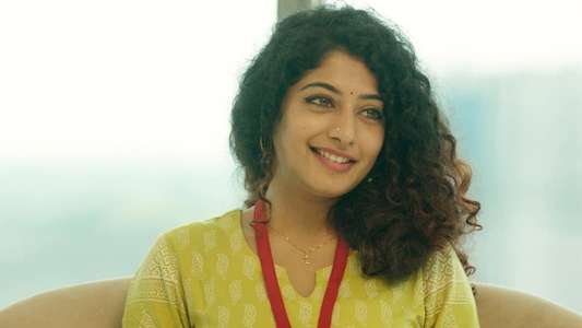 Kaalangalil Aval Vasantham - Backdrop