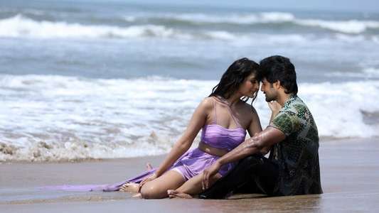 Tees Maar Khan - Backdrops
