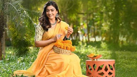 Aadavaallu Meeku Johaarlu - Backdrop