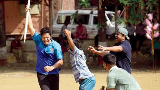 Kaun Pravin Tambe? - Backdrops