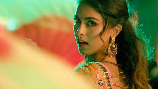 Raana - Backdrop