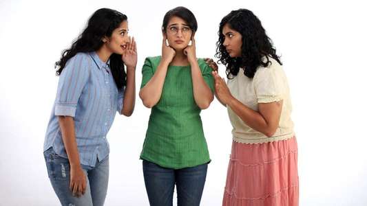 Achcham Madam Naanam Payirppu - Backdrop
