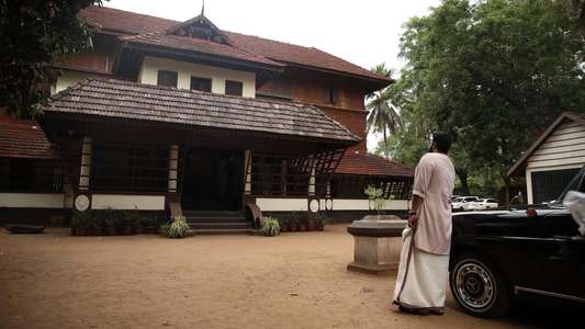 Aaraattu - Backdrop