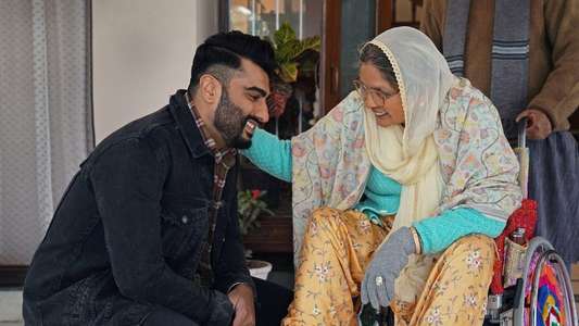 Sardar Ka Grandson - Backdrop
