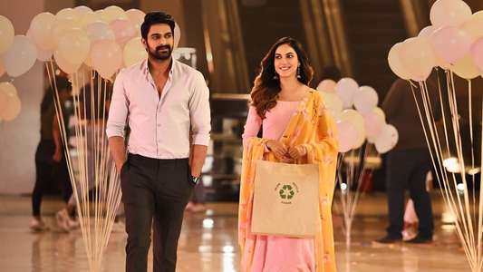 Varudu Kaavalenu - Backdrop