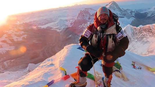 14 Peaks: Nothing Is Impossible - Backdrops