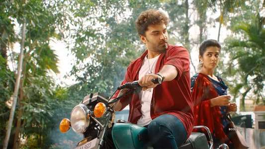 Paagal - Backdrop
