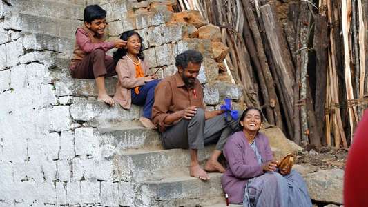 Akka Kuruvi - Backdrop