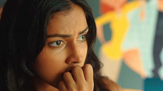 Aadai - Backdrop