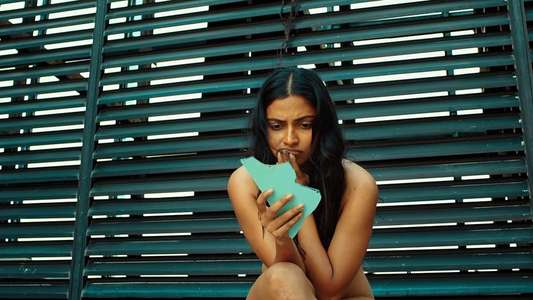 Aadai - Backdrop