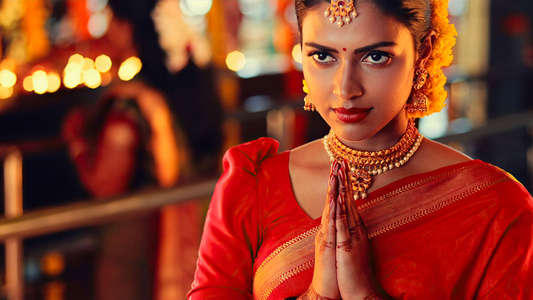 Aadai - Backdrop
