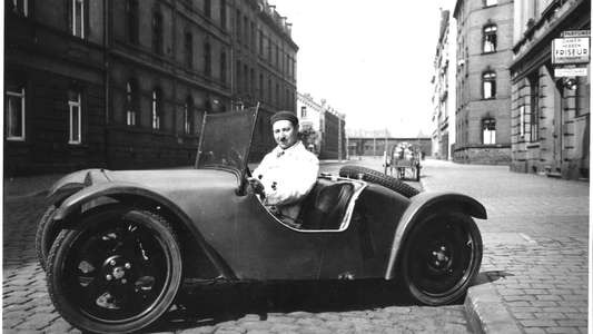Ganz: How I Lost My Beetle - Backdrop