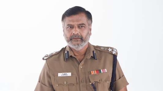 Vellai Pookkal - Backdrop