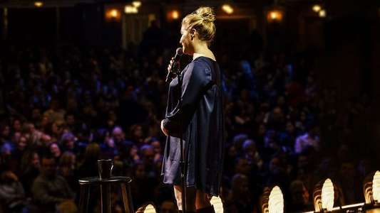 Amy Schumer: Growing - Backdrop