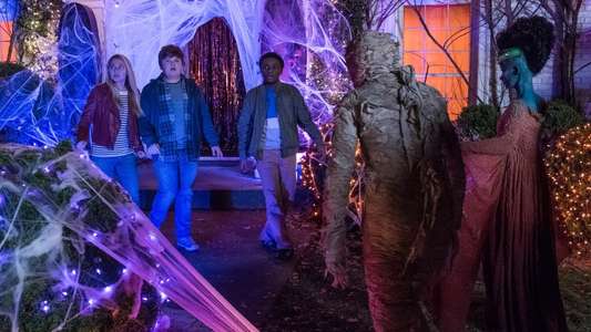 Goosebumps 2: Haunted Halloween - Backdrop