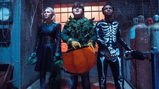 Goosebumps 2: Haunted Halloween - Backdrop