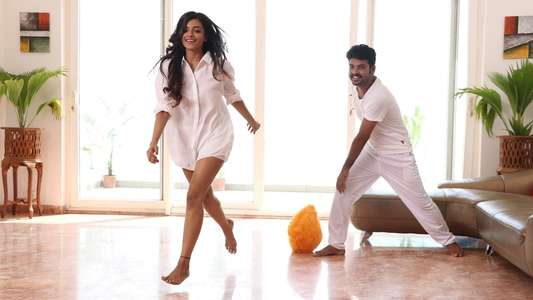 Ivanukku Engeyo Macham Irukku - Backdrop