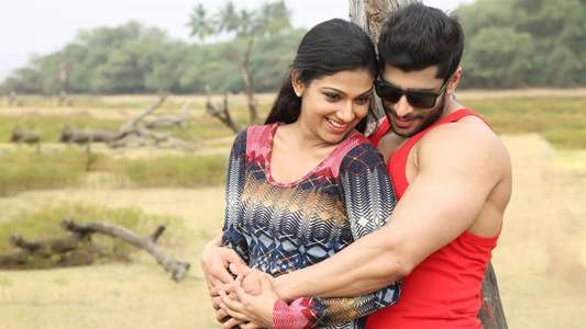 Rajavin Paarvai Raniyin Pakkam - Backdrop