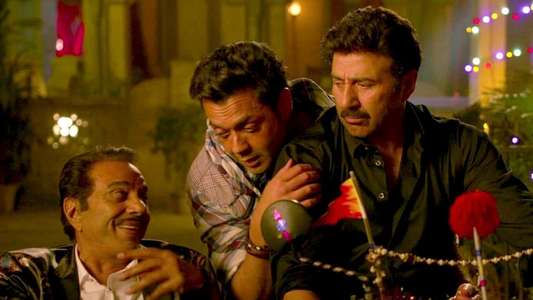 Yamla Pagla Deewana: Phir Se - Backdrop