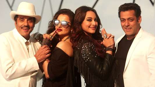 Yamla Pagla Deewana: Phir Se - Backdrop