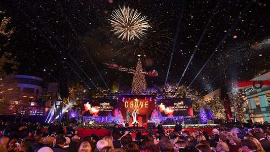 A Home for the Holidays: The 20th Anniversary - Backdrop