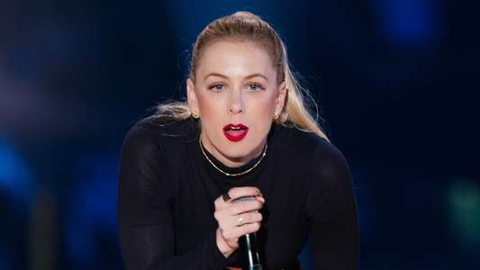 Iliza Shlesinger: Elder Millennial - Backdrop