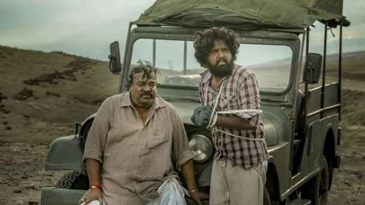 Aatagadharaa Siva - Backdrop
