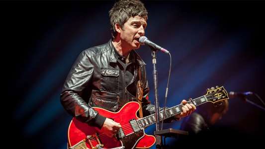 Noel Gallagher's High Flying Birds - Live in Paris 2015 - Backdrop