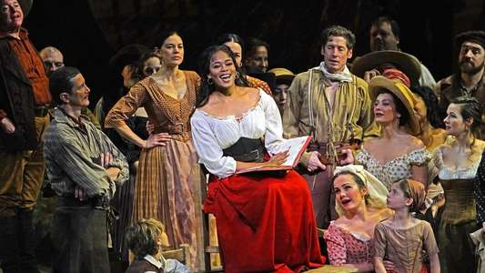 L’Elisir d’Amore: Met Opera Live - Backdrop