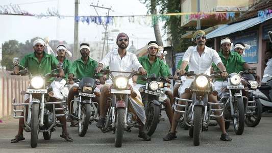 Mannar Vagaiyara - Backdrop