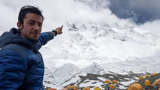 Kilian Jornet  Path to Everest - Backdrop