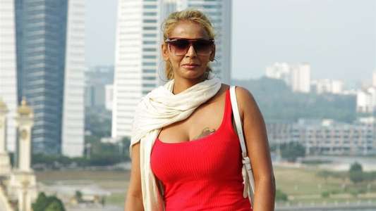Manusanaa Nee - Backdrop