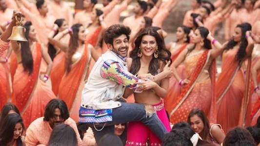 Luka Chuppi - Backdrop