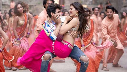 Luka Chuppi - Backdrop