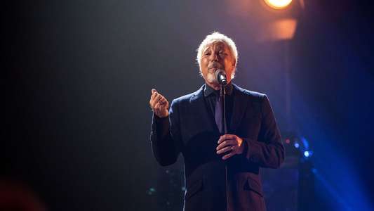Tom Jones: Live on Soundstage - Backdrop