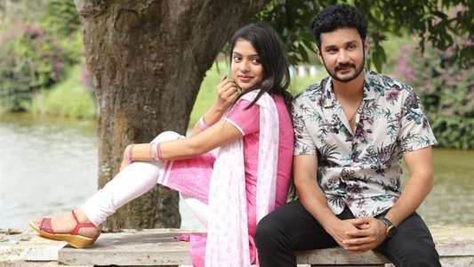 Ivan Yaarendru Therigiratha - Backdrop