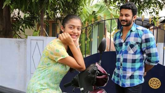 Ivan Yaarendru Therigiratha - Backdrop