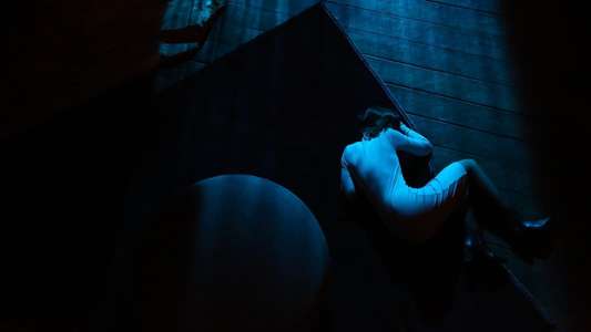 Housewife - Backdrop