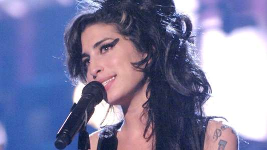 Amy - Backdrop