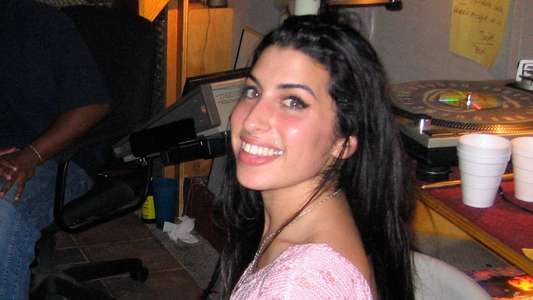Amy - Backdrop